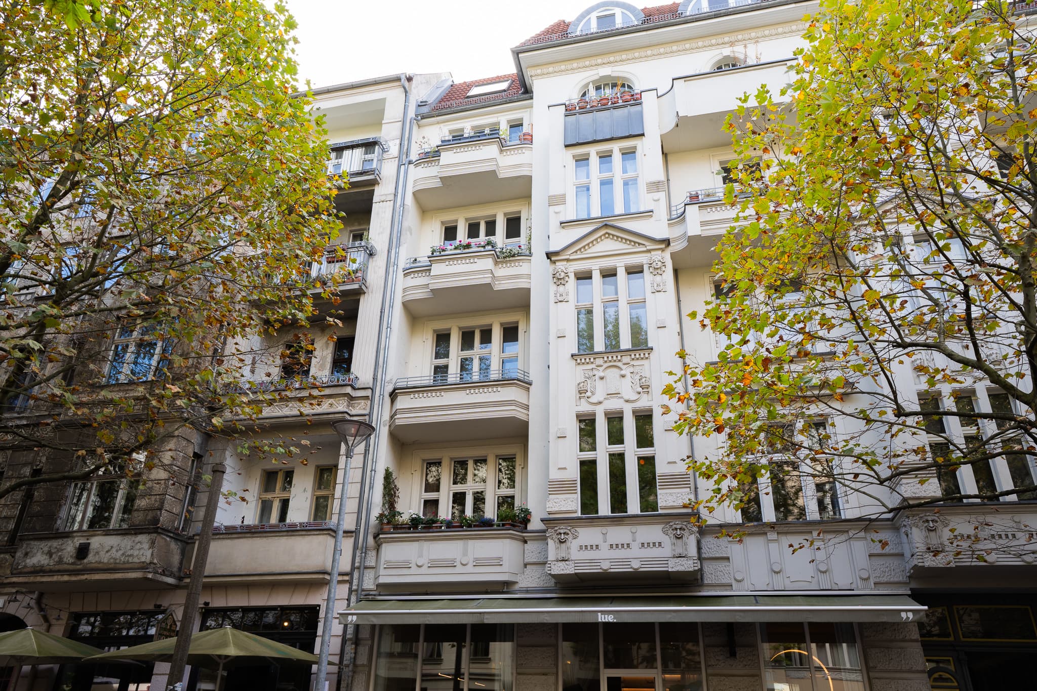 Altbaufassade in der Hufelandstraße im Bötzowviertel